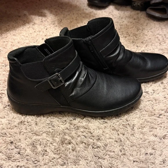 Clarks Black Comfort Ankle Boots Booties side zip size 9 - Picture 4 of 7